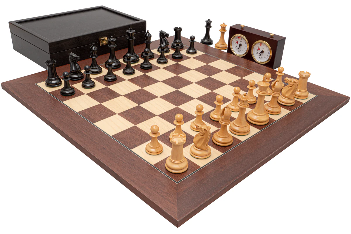 Le jeu d'échecs de luxe en ébène et palissandre de Montgoy reproduit par Paulsen en 1853