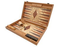 Jeu de Backgammon de luxe en loupe d'olivier par Manopoulos avec gobelets de backgammon en bois.
