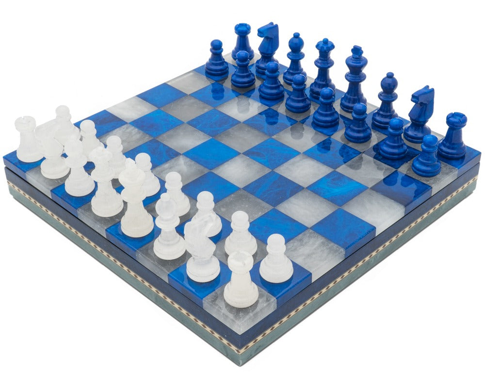 Jeu d'échecs et de dames en albâtre bleu et blanc avec coffre incrusté