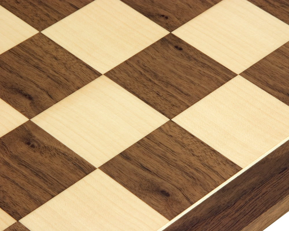21.7 Inch Walnut and Maple Chess Board (Échiquier en noyer et érable)