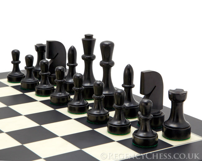 Jeu d'échecs contemporain noir mat