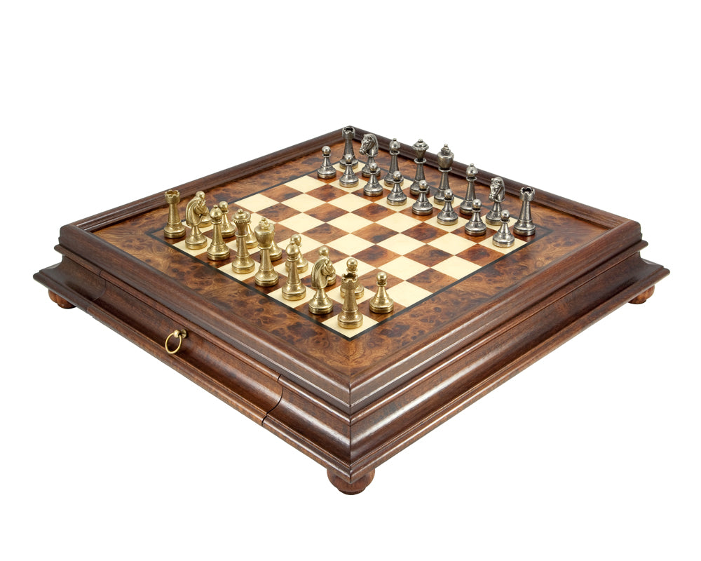 Finnesburg — Jeu d'échecs traditionnel en laiton et en bois de bruyère
