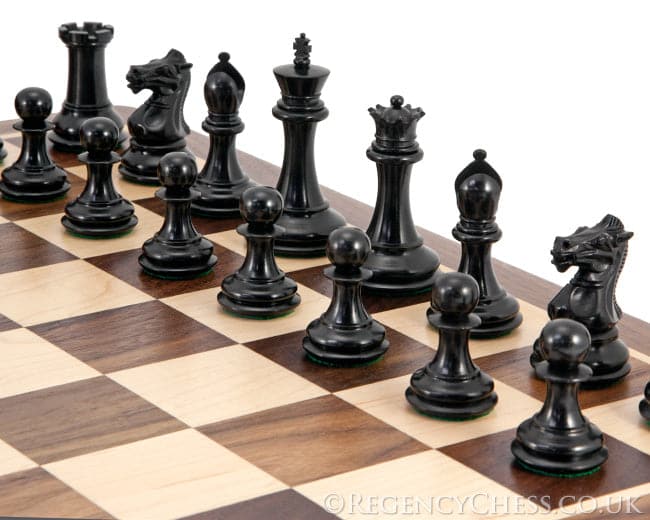 Ensemble d'Échecs Souverain en Ébène et Noyer avec Coffret en Loupe (Hover Image)