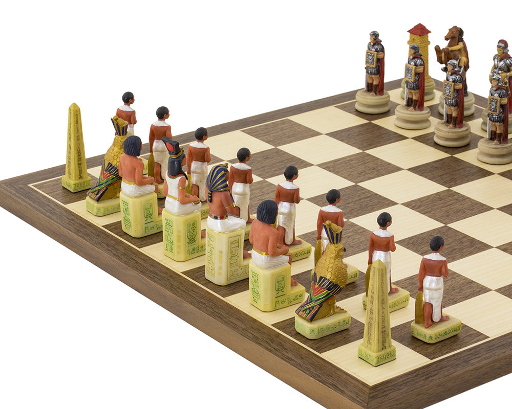 Jeu d'échecs romains contre égyptiens peint à la main