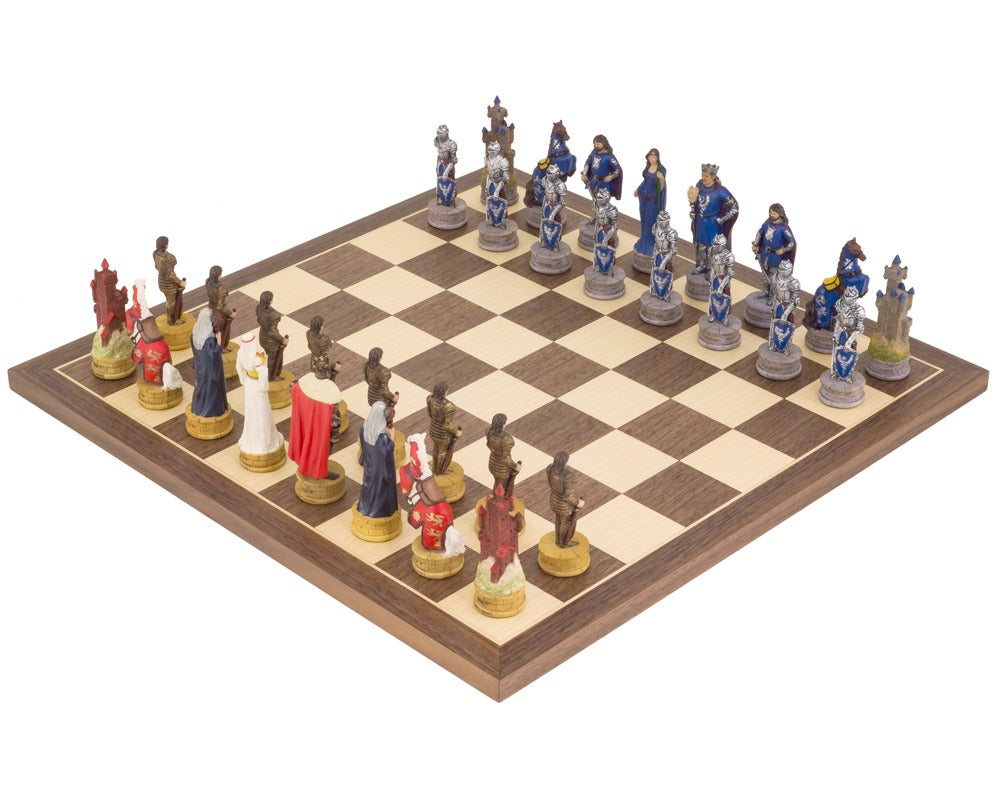 Le jeu d'échecs King Arthur peint à la main
