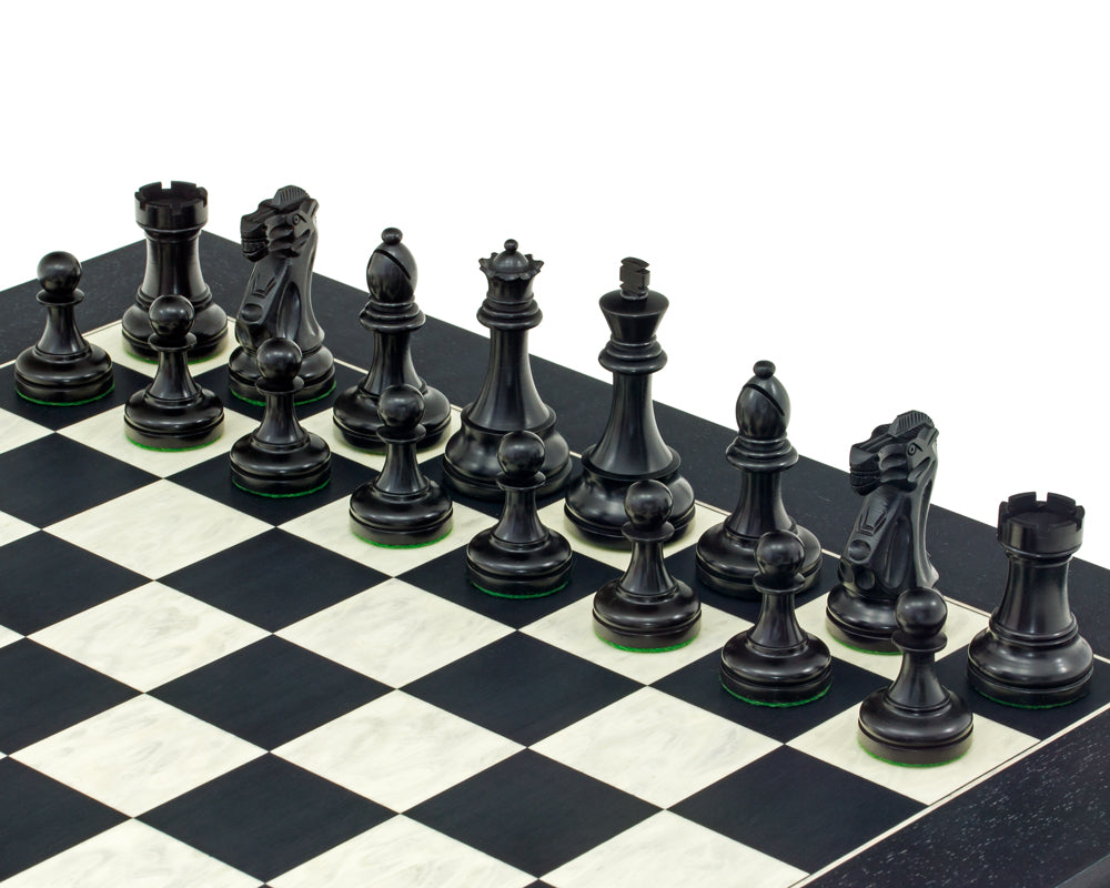 Jeu d'échecs à base large rouge et noir