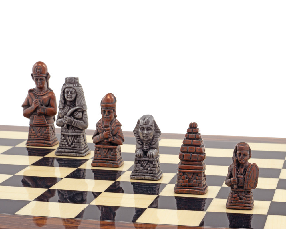 Le jeu d'échecs Berkeley Chess en métal égyptien et palissandre