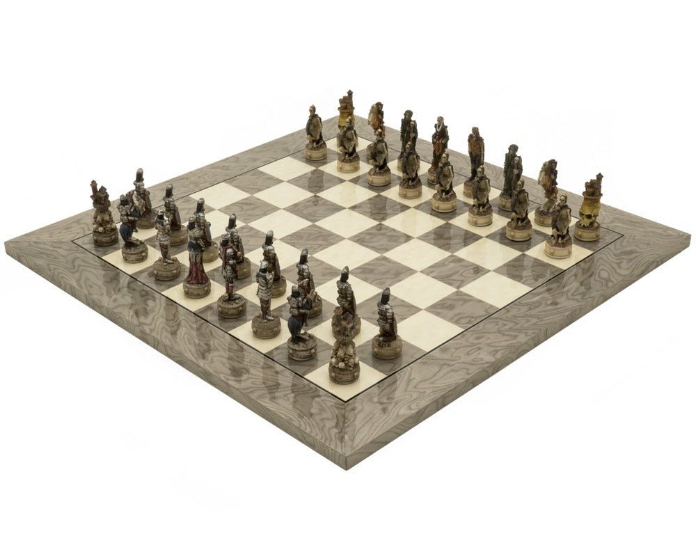 Le jeu d'échecs de luxe de Zombie et Grey Ash