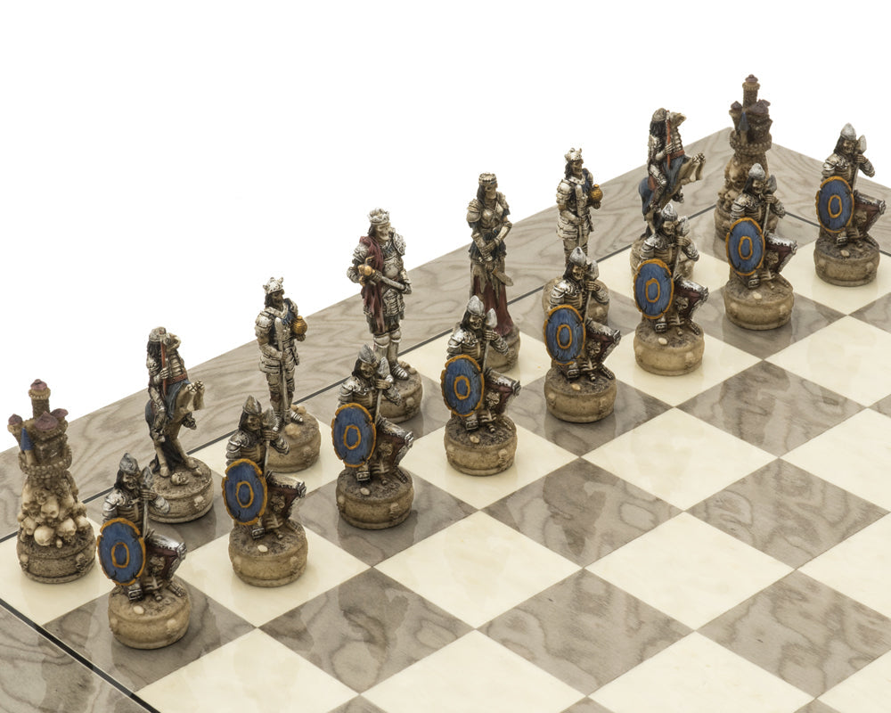 Le jeu d'échecs de luxe de Zombie et Grey Ash
