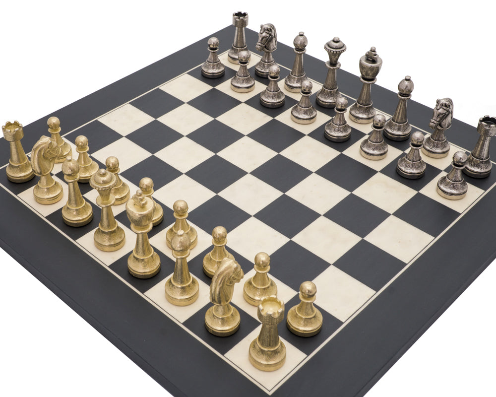 Le jeu d'échecs classique Finnesburg and Black