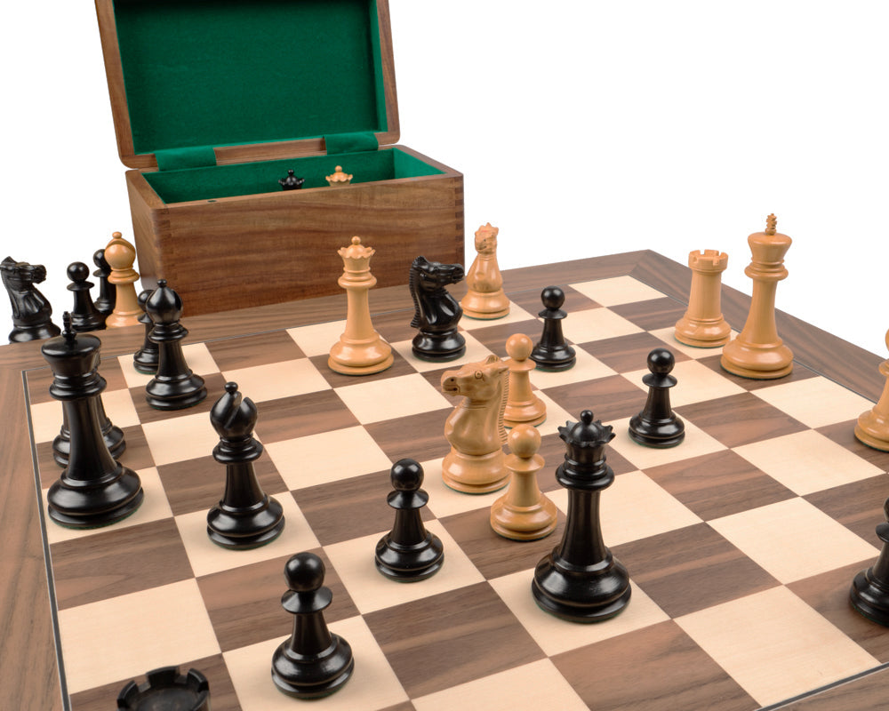 Le jeu d'échecs de luxe Staunton en ébène et noyer, reproduit en 1869