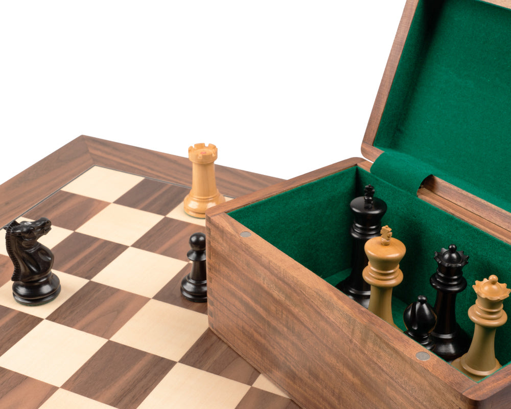 Le jeu d'échecs de luxe Staunton en ébène et noyer, reproduit en 1869