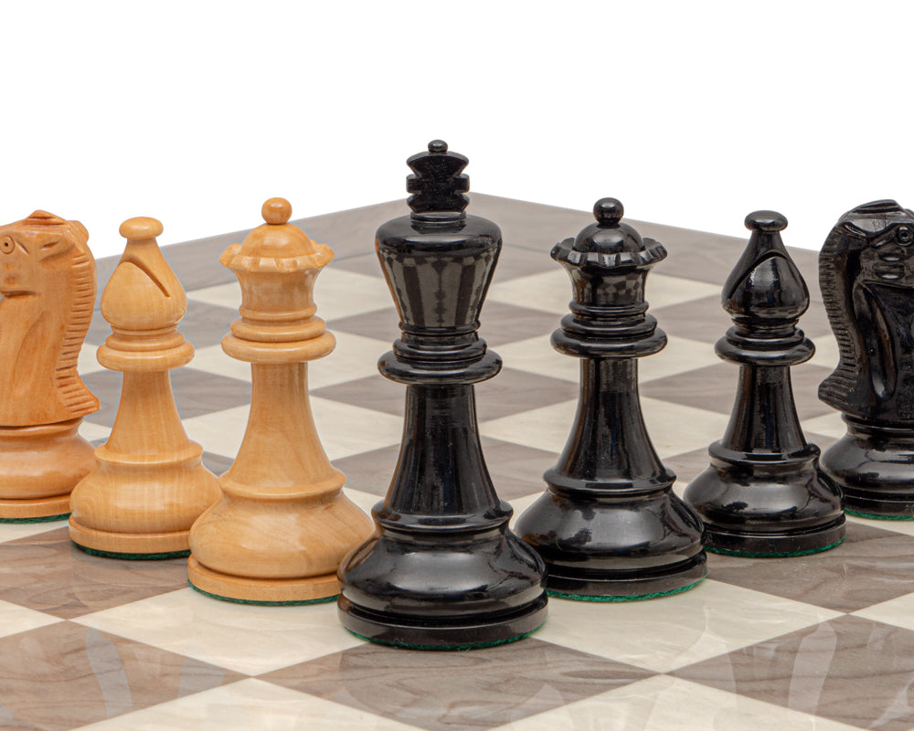 The Atlantic Black and Ash Burl Chess Set (Jeu d'échecs en bois de frêne et noir)