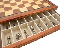 Le jeu d’échecs Finnesburgh de luxe en métal et acajou